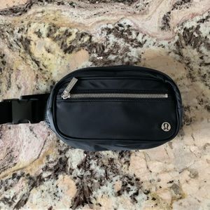 Lululemon Wunderlust belt bag